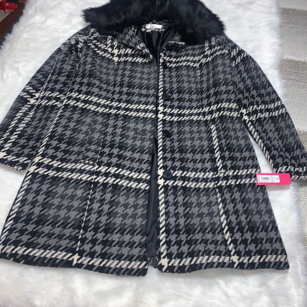 Clothes - Picture 3 of 8